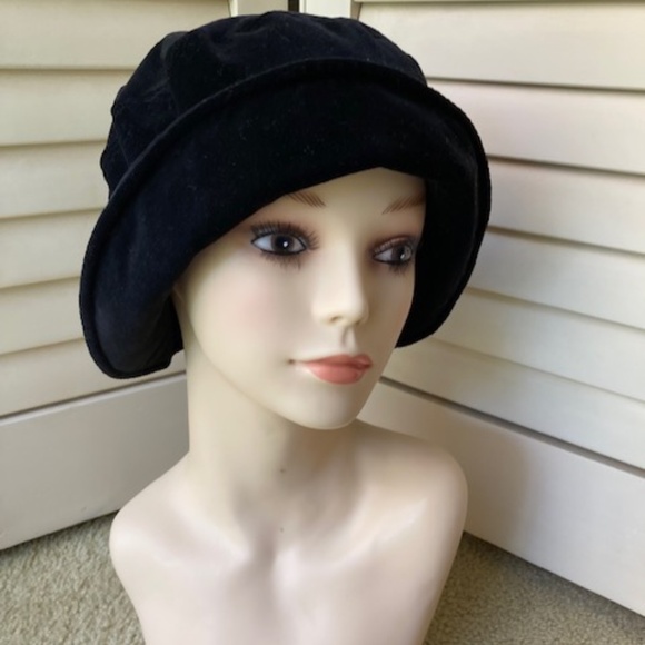 Black Velvet Cloche Hat - Picture 9 of 12